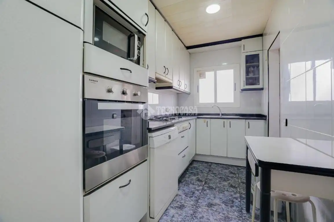 Cocina de Piso en venta en Badalona con Balcón
