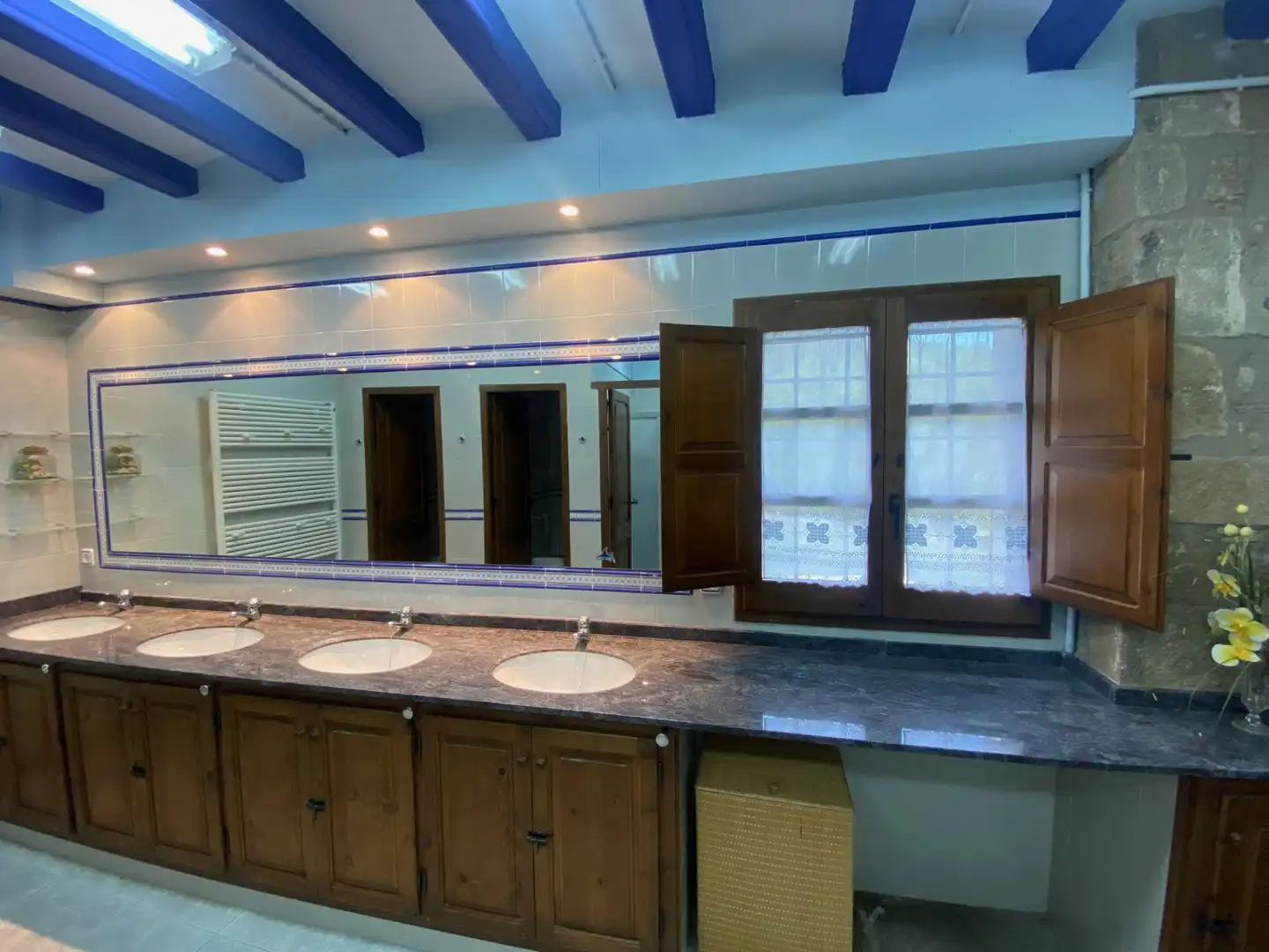 Baño de Finca rústica en venta en La Quar con Calefacción y Jardín privado