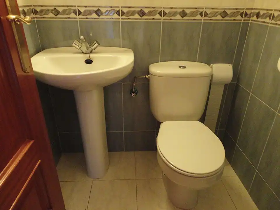 Baño de Casa adosada en venta en Riocavado de la Sierra