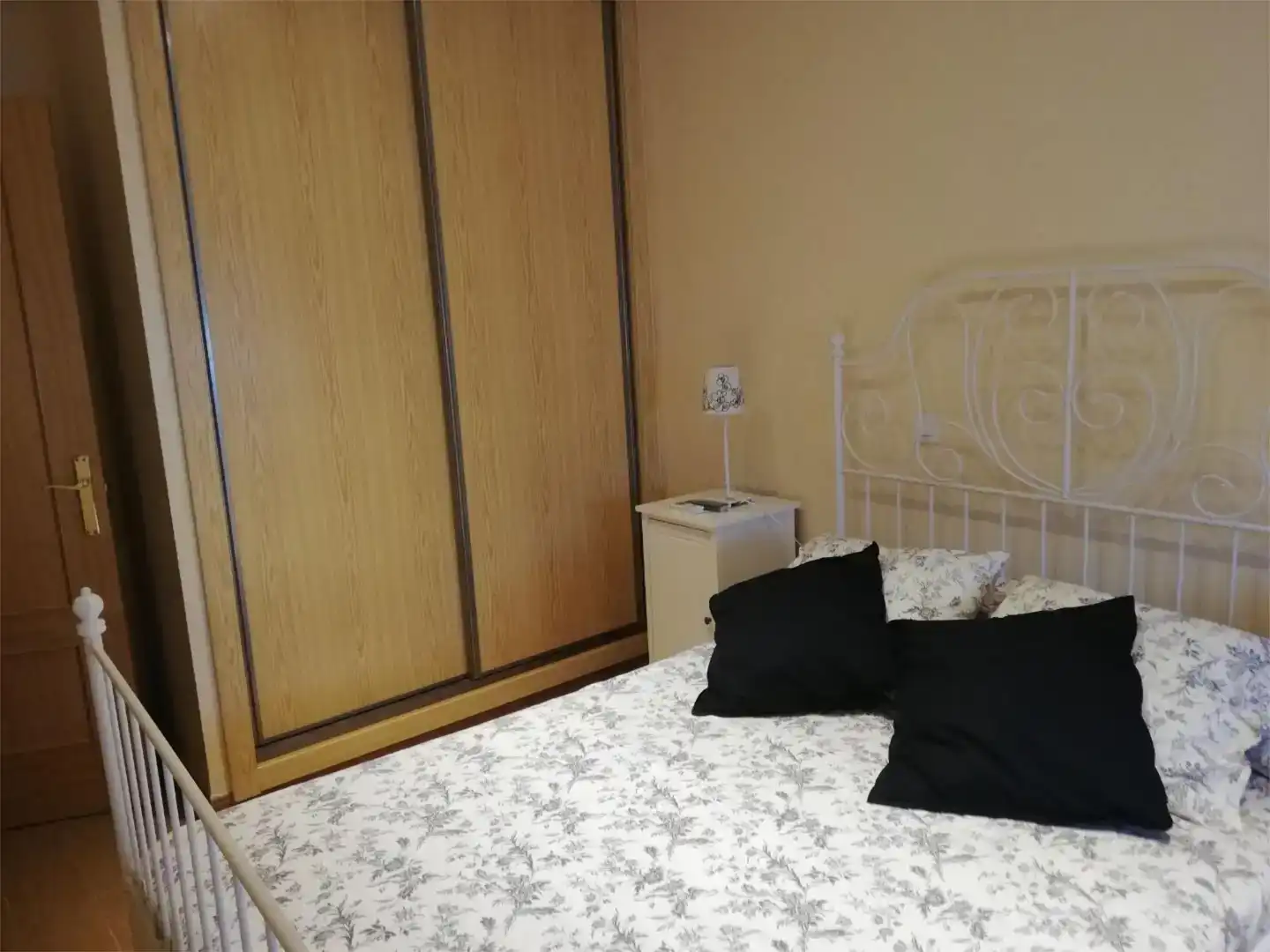 Habitación de Piso en venta en Villa del Campo con Aire acondicionado, Jardín privado y Amueblado