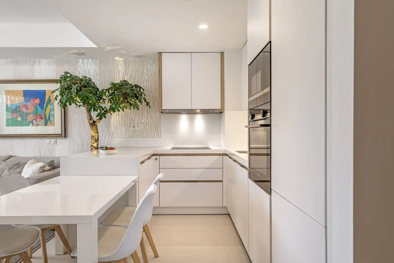 Cuina de Apartament en venda en Benahavís amb Jardí privat, Terrassa i Traster