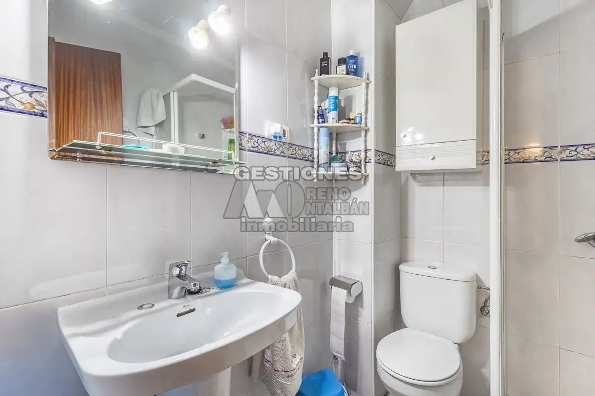 Badezimmer von Wohnung zur Miete in Granada mit Heizung, Möbliert und Ofen