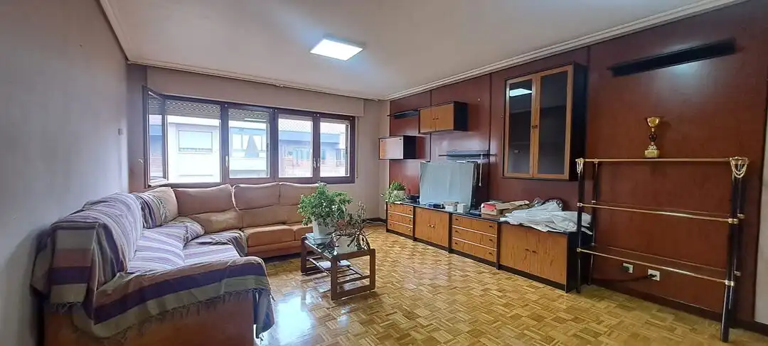 Sala de estar de Piso en venta en Vitoria - Gasteiz con Calefacción, Terraza y Trastero