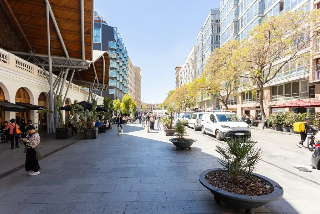 Vista exterior de Apartament en venda en Barcelona amb Aire condicionat, Parquet i Balcó