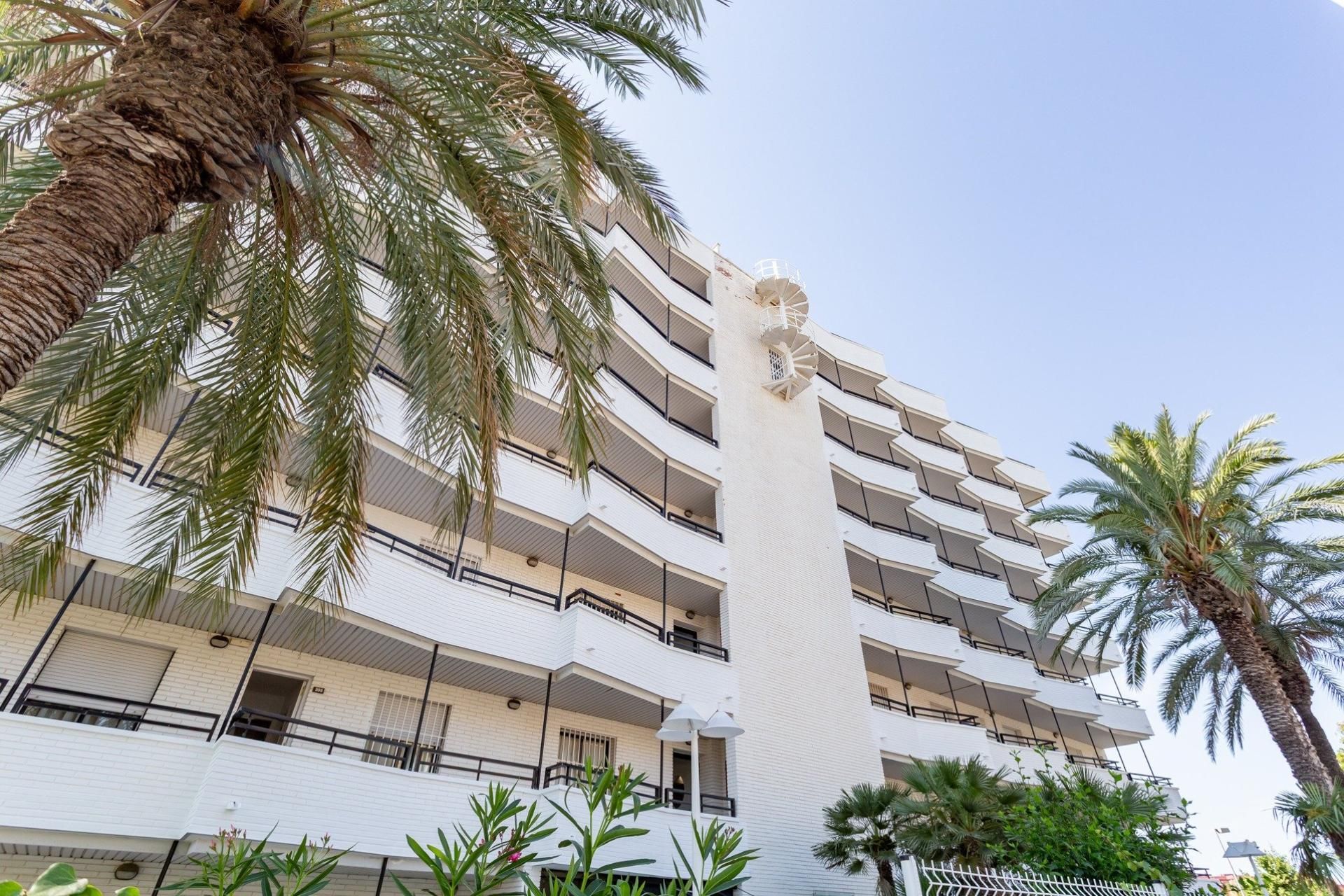 Vista exterior de Pis en venda en Salou amb Terrassa i Piscina comunitària