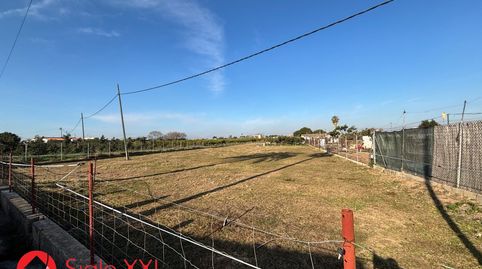 Un terreno de 2.478 metros cuadrados con vecinos todo el año, acceso a agua y posibilidad de electricidad. Ofrece comodidad y serv