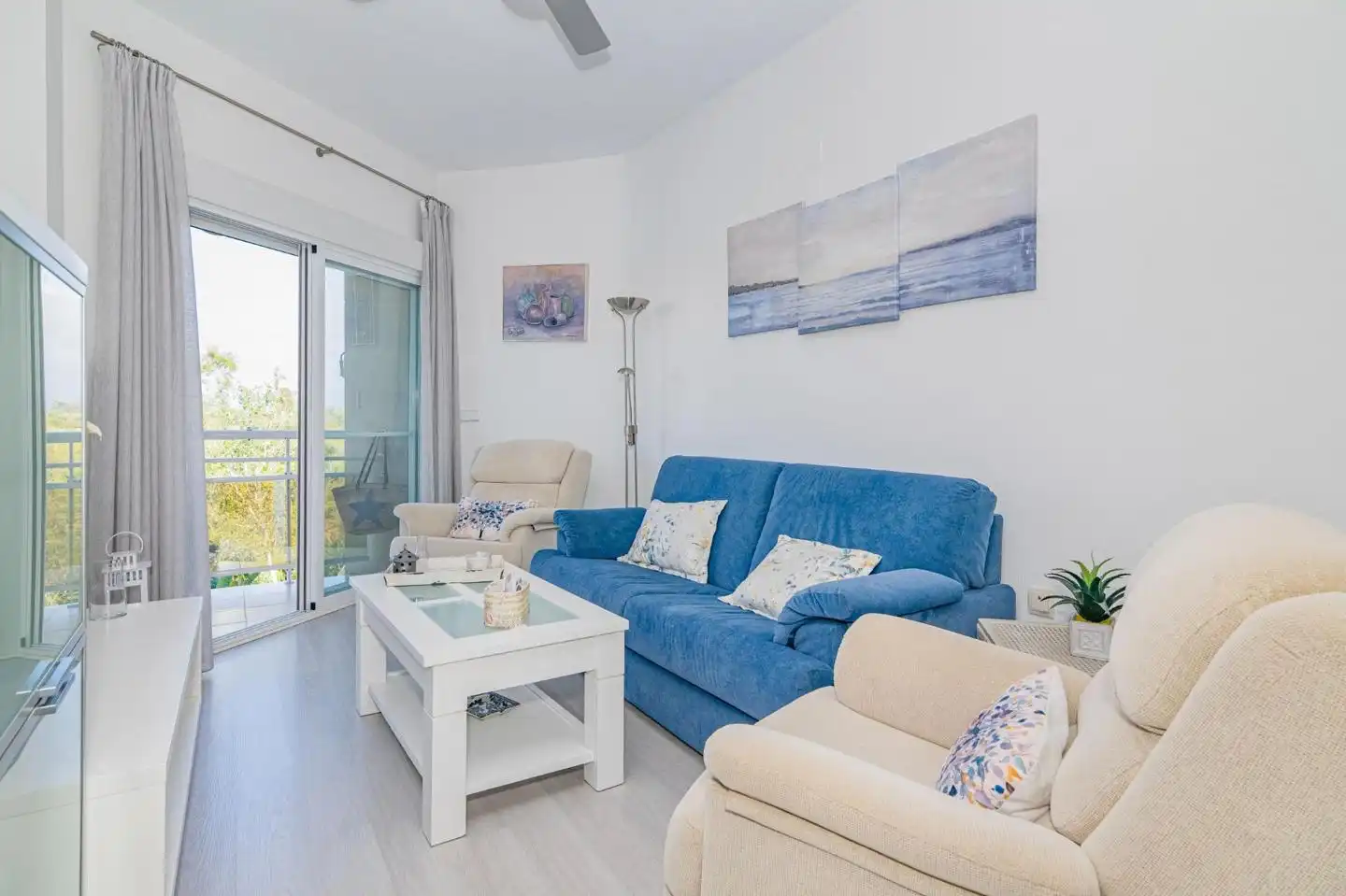 Sala de estar de Piso en venta en Motril con Terraza y Piscina comunitaria