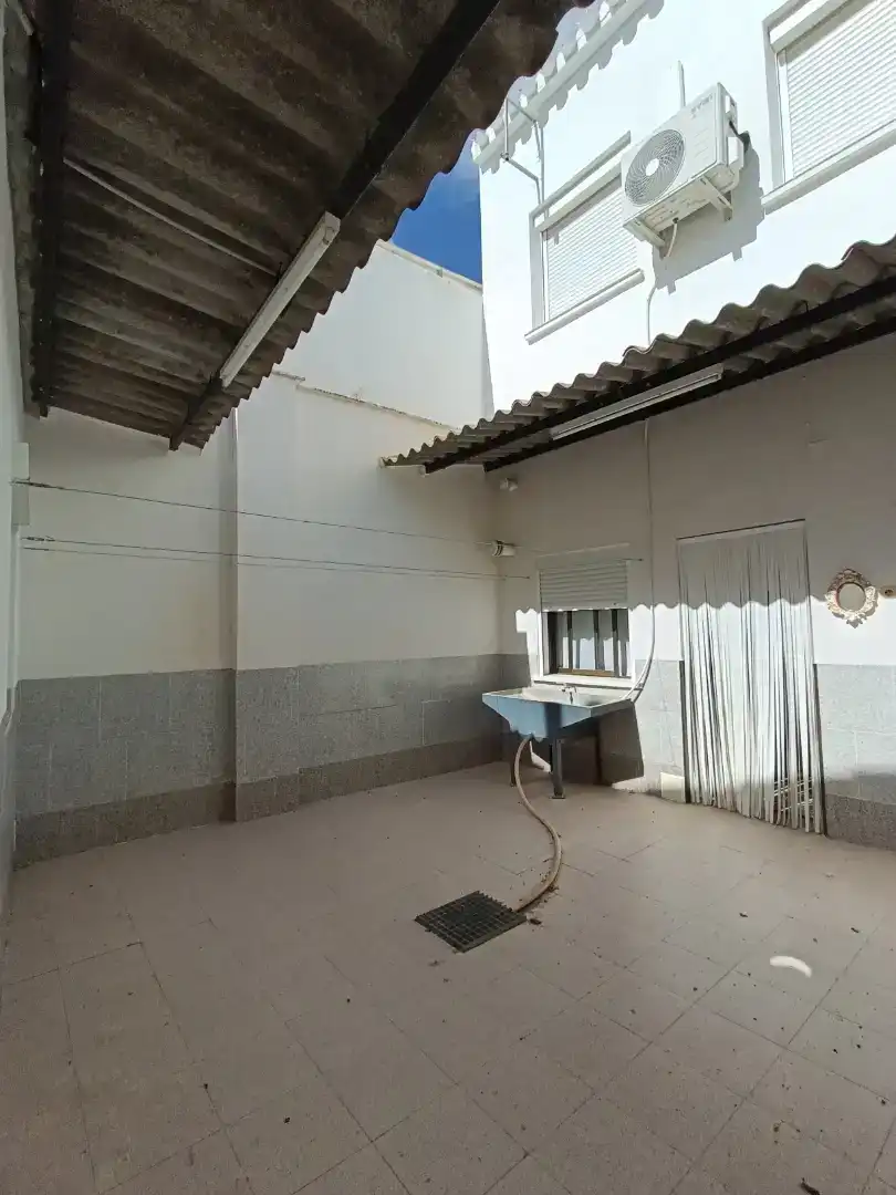 Vista exterior de Casa adosada en venda en Villarrobledo, Albacete