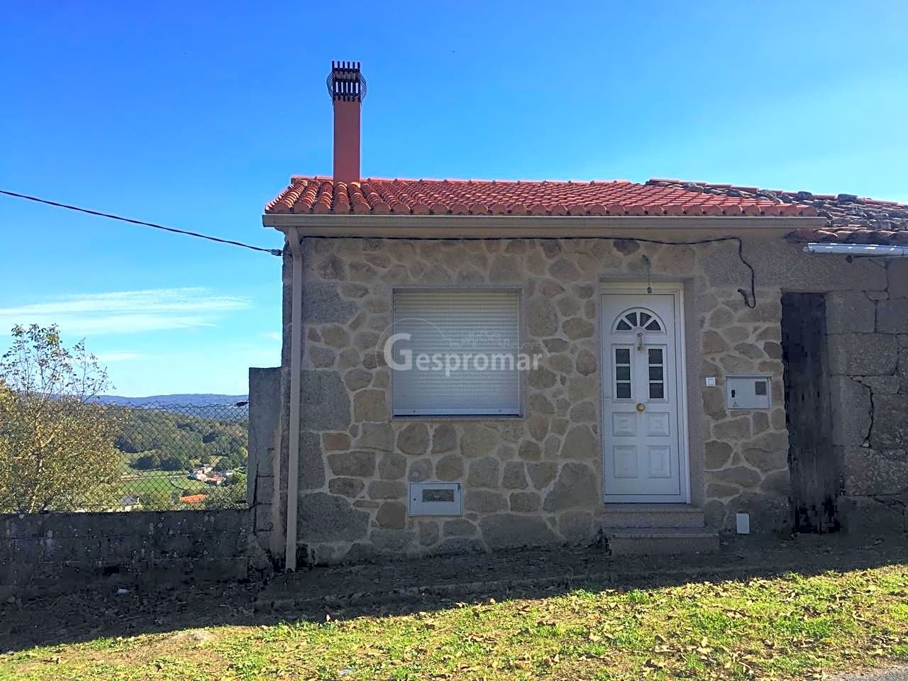 Exterior view of House or chalet for sale in Castro Caldelas  with Private garden, Parquet flooring and Terrace