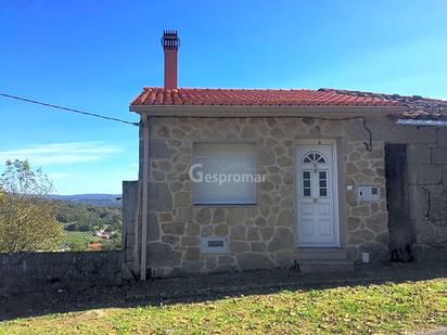 Exterior view of House or chalet for sale in Castro Caldelas  with Private garden, Parquet flooring and Terrace