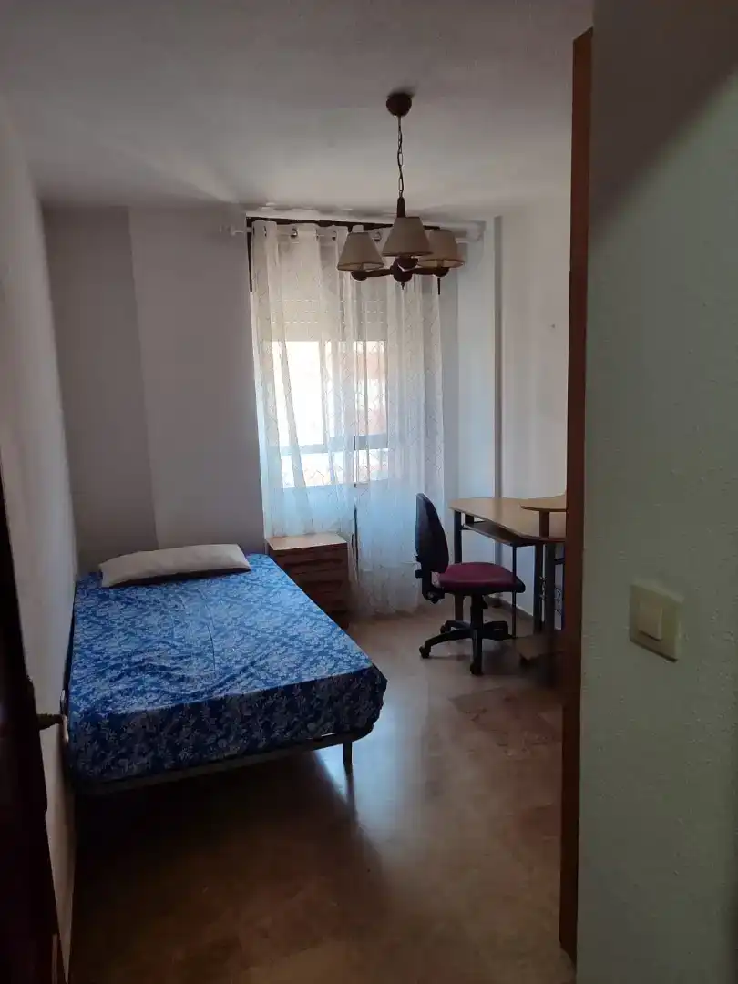 Dormitori de Pis de lloguer en  Jaén Capital amb Aire condicionat i Balcó