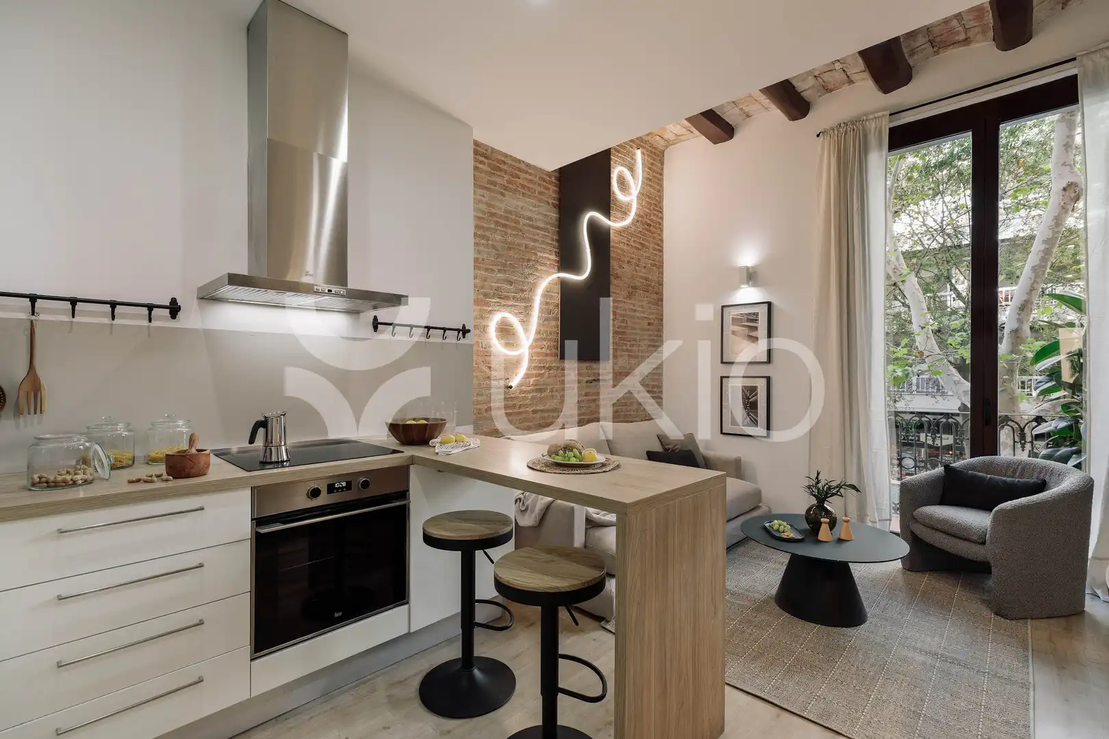 Cuina de Apartament de lloguer en Barcelona amb Aire condicionat, Calefacció i Moblat