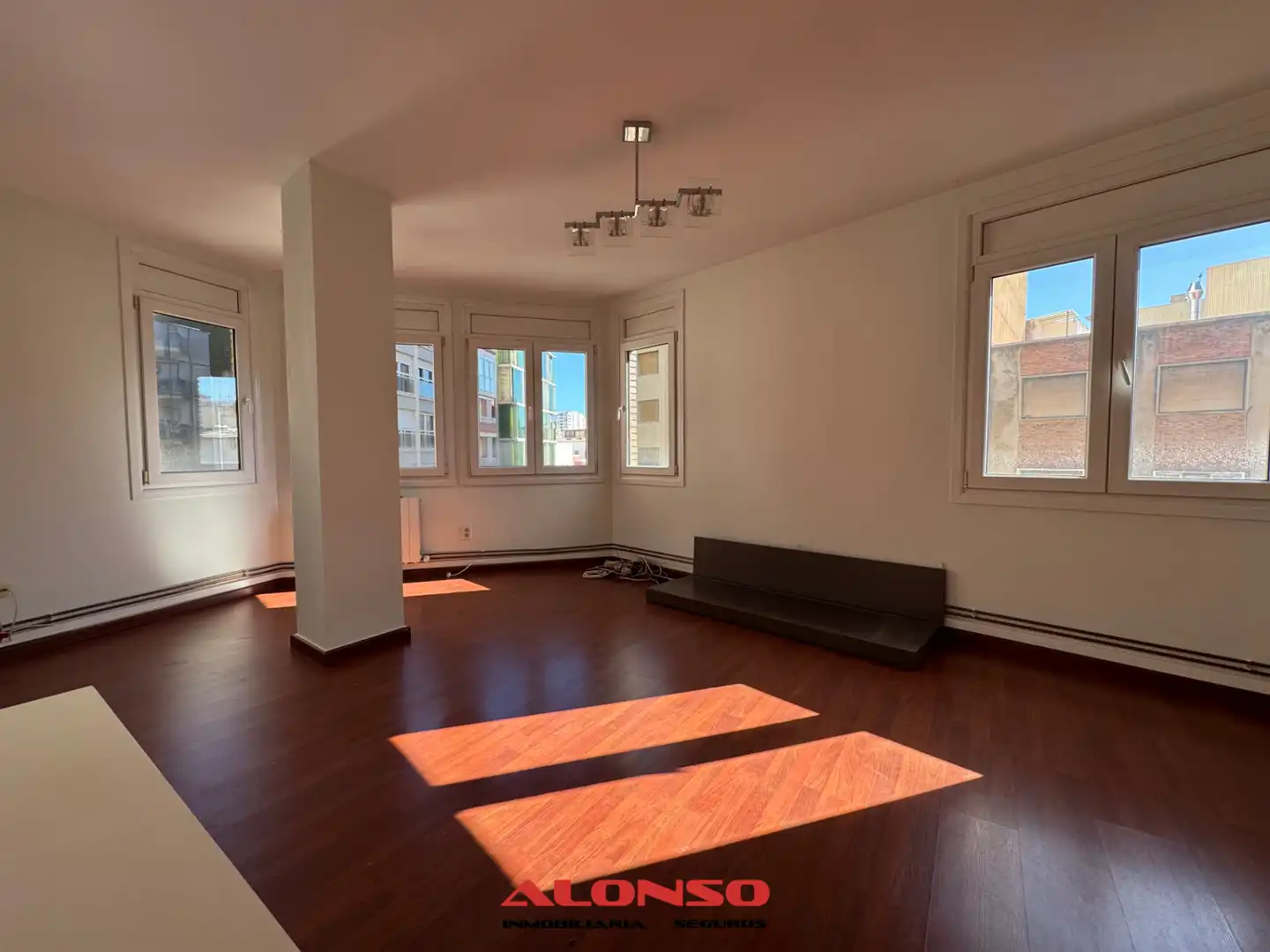 Sala de estar de Piso en venta en Vinaròs con Aire acondicionado, Calefacción y Parquet