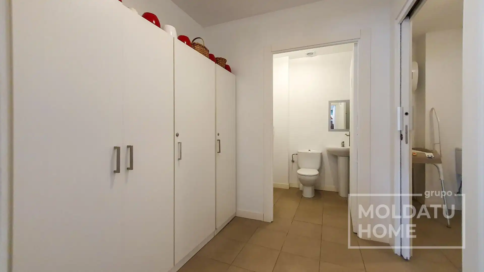 Baño de Local en venta en Irun  con Aire acondicionado