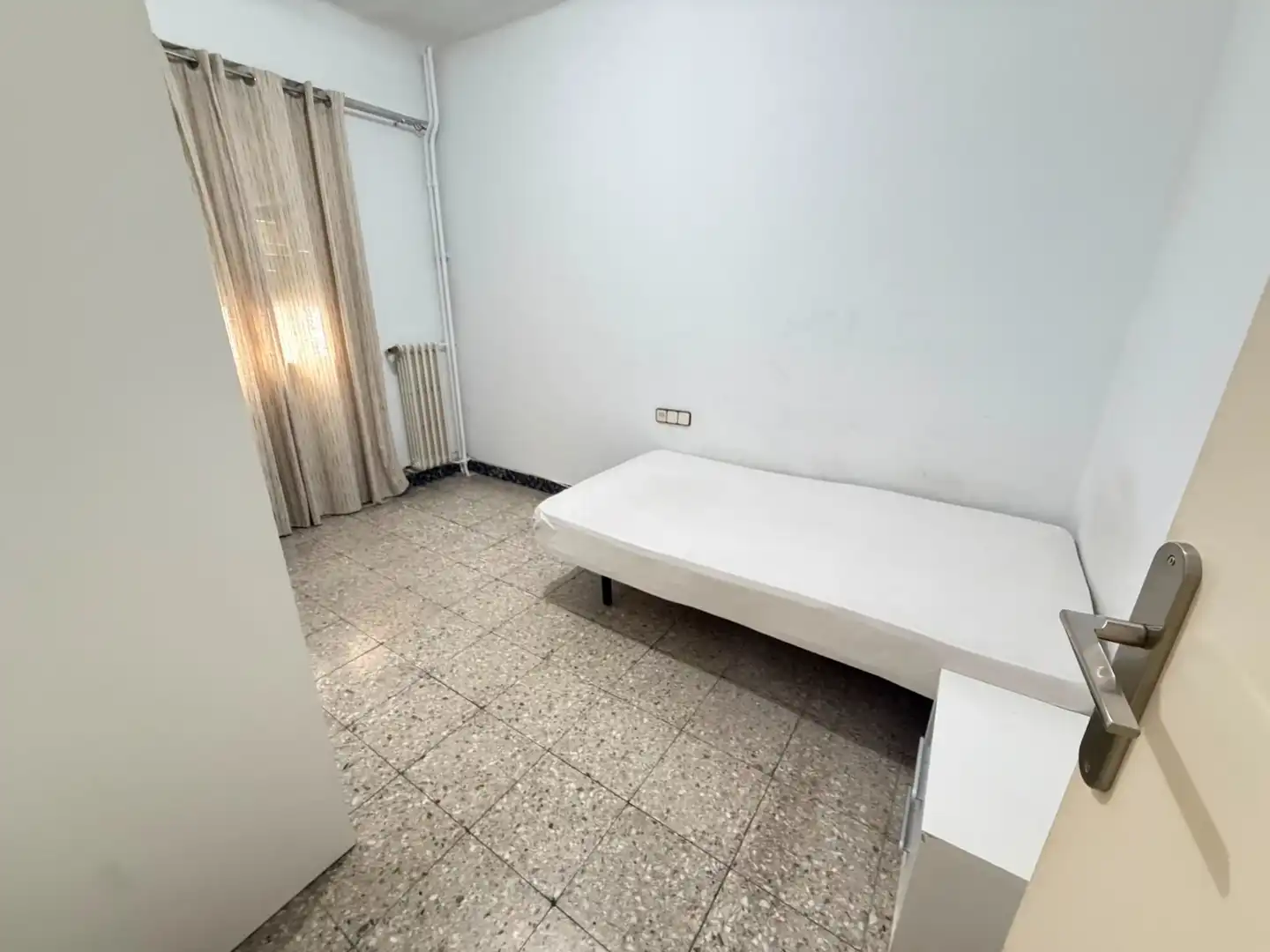 Habitación de Piso de alquiler en Lleida con Calefacción, Amueblado y Horno