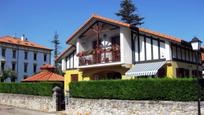 Vista exterior de Casa o xalet en venda en Liendo amb Terrassa i Piscina