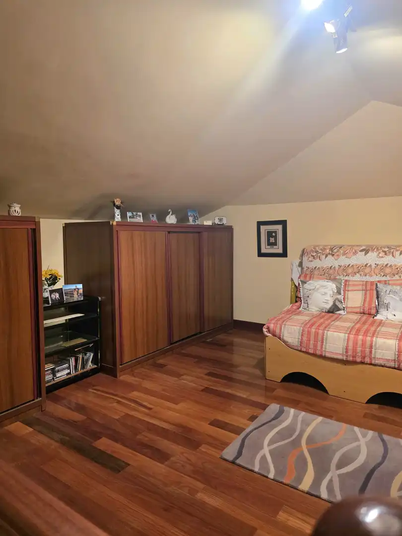 Schlafzimmer von Einfamilien-Reihenhaus zum Verkauf in Castro-Urdiales mit Heizung, Privatgarten und Parkett