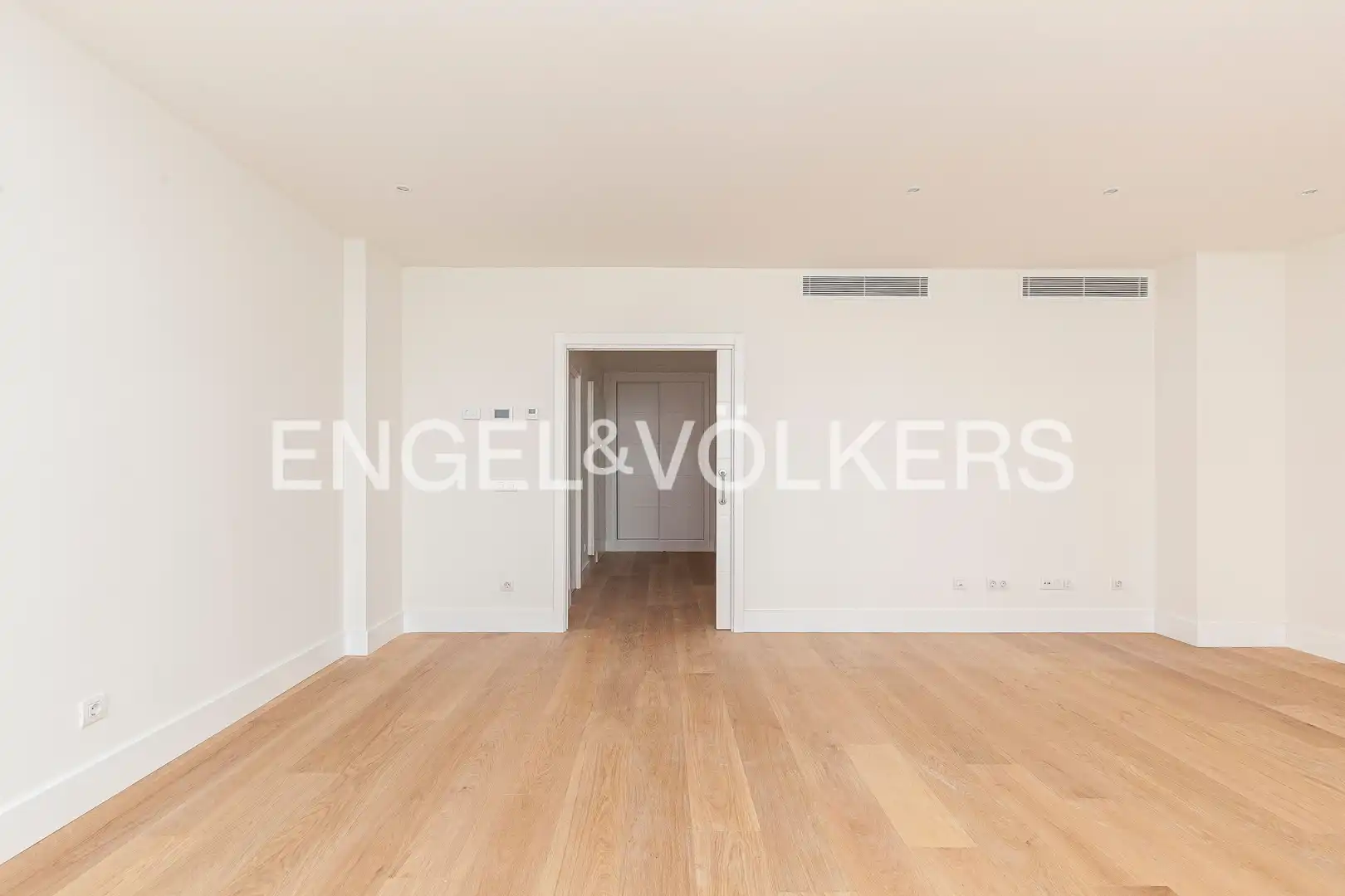 Sala de estar de Piso de alquiler en Madrid con Aire acondicionado, Calefacción y Jardín privado
