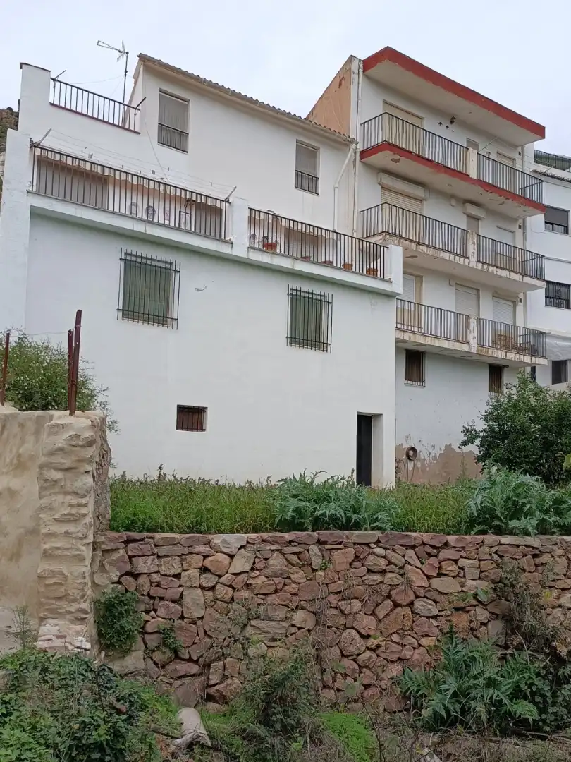 Vista exterior de Casa o xalet en venda en Algimia de Almonacid amb Jardí privat, Terrassa i Moblat