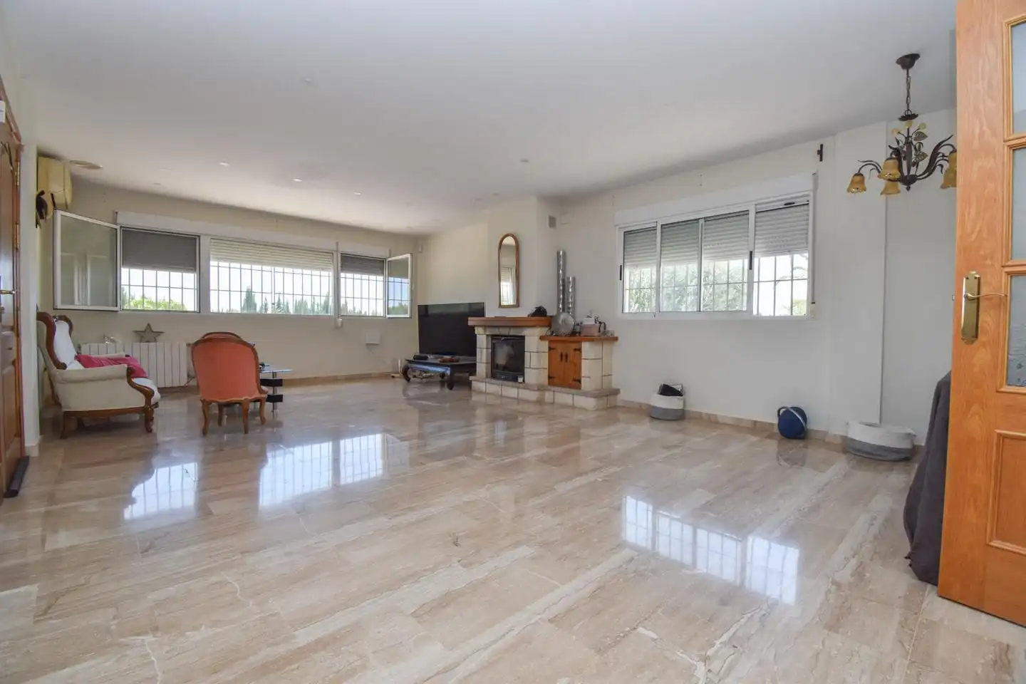 Sala d'estar de Casa o xalet en venda en Elche / Elx amb Aire condicionat, Calefacció i Jardí privat