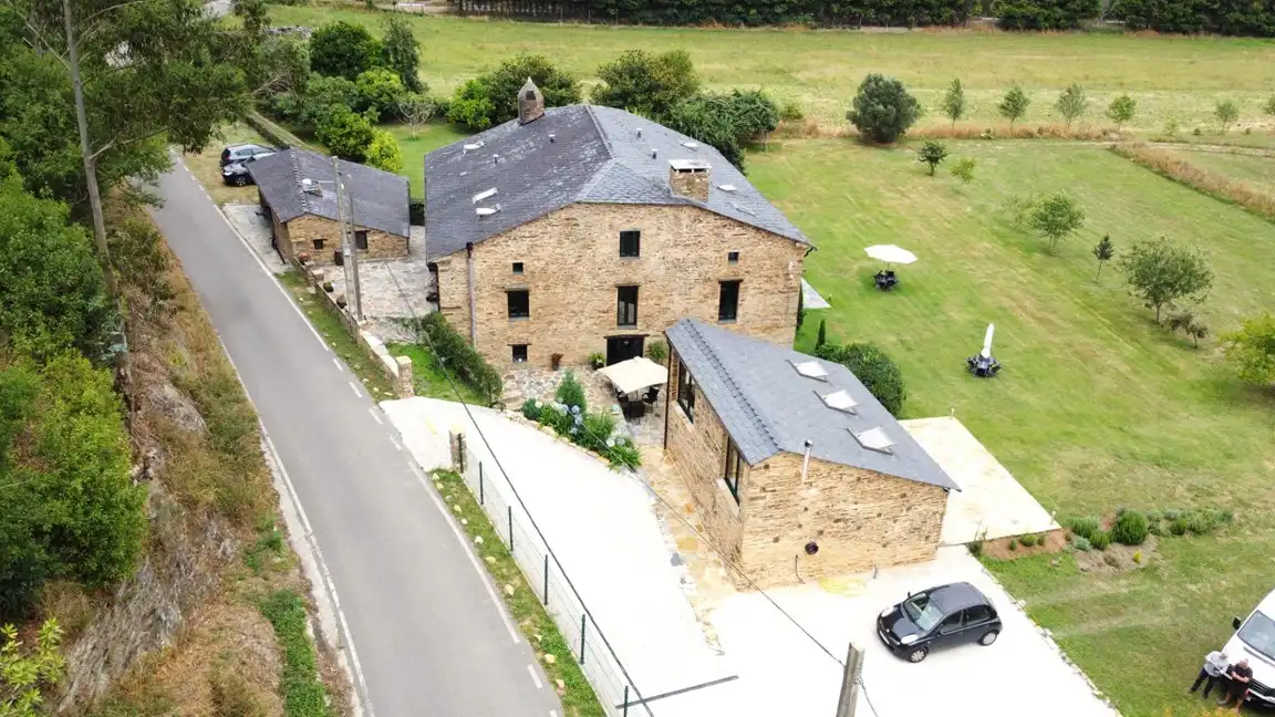 Vista exterior de Edificio en venta en San Tirso de Abres