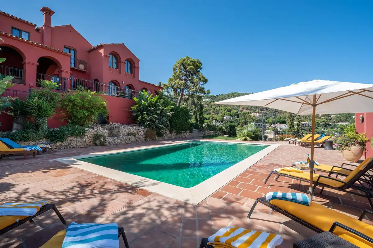 Piscina de Casa o chalet de alquiler en Benahavís con Aire acondicionado, Jardín privado y Terraza