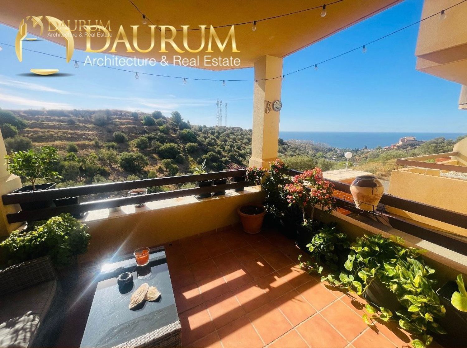 Vista exterior de Pis en venda en Rincón de la Victoria amb Aire condicionat, Traster i Piscina