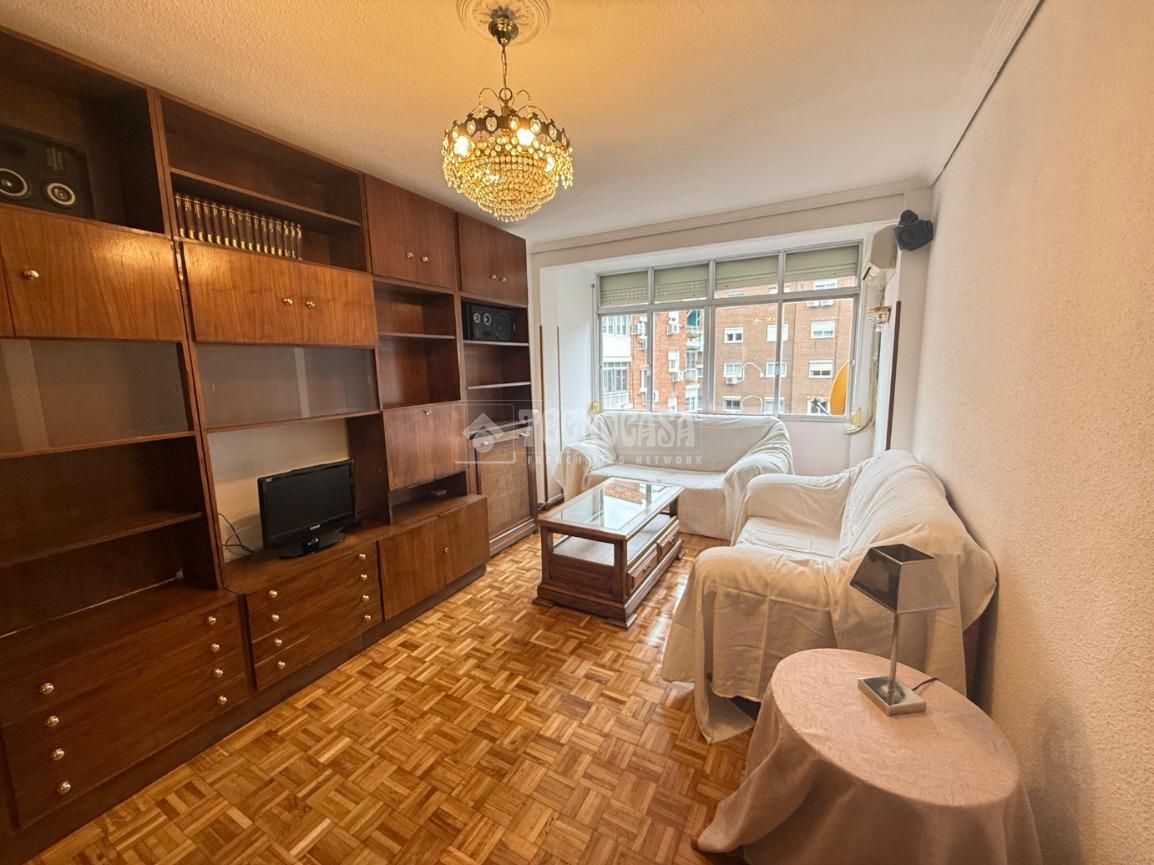 Sala d'estar de Pis de lloguer en  Madrid Capital amb Aire condicionat, Calefacció i Parquet
