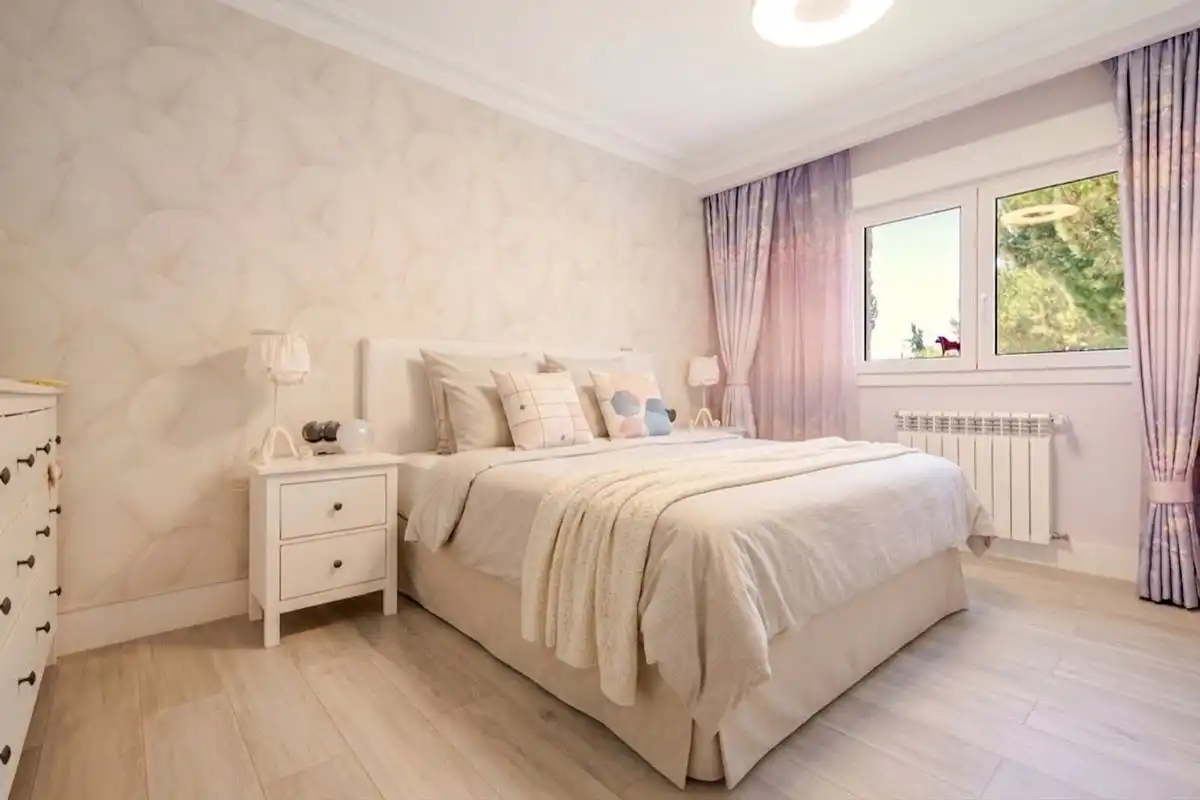 Habitación de Casa o chalet en venta en Boadilla del Monte con Aire acondicionado, Calefacción y Jardín privado