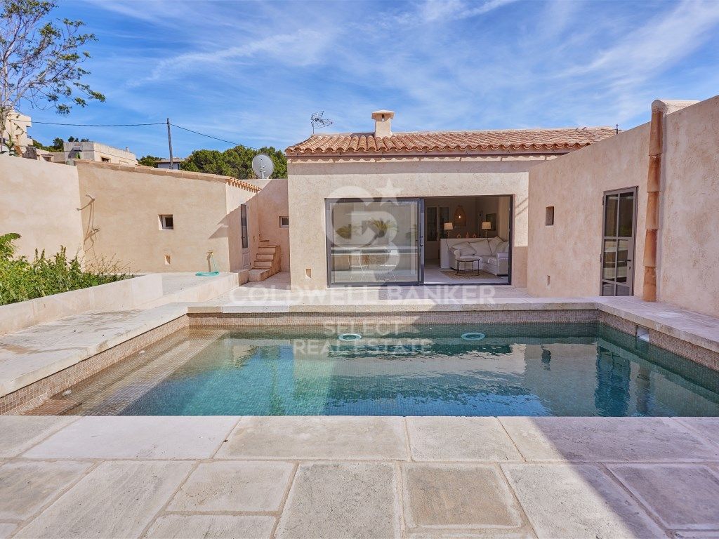 Vista exterior de Casa o xalet en venda en Capdepera amb Aire condicionat, Calefacció i Jardí privat