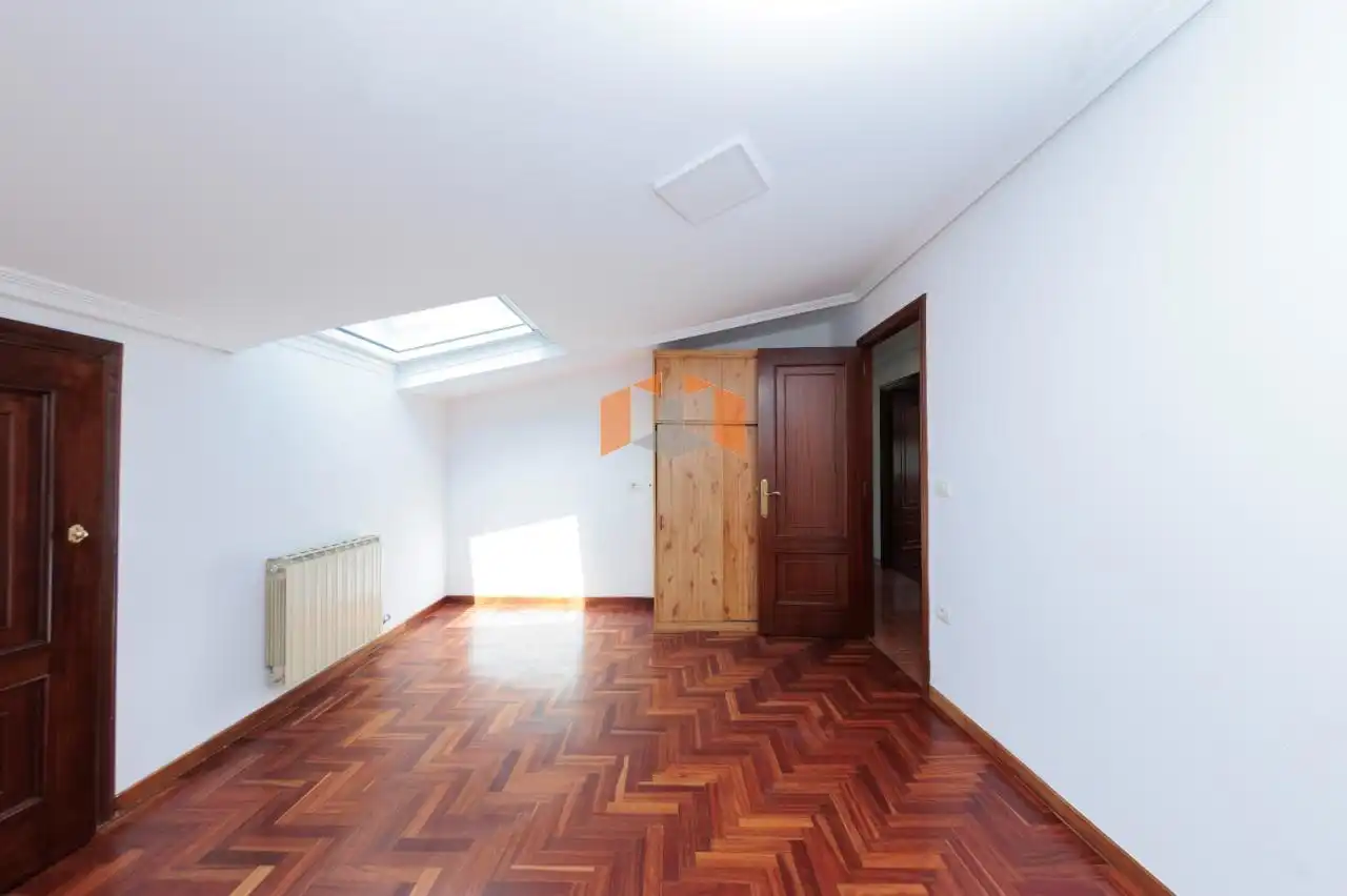 Houses for sale in Vigo   with Heating, Private garden and Parquet flooring