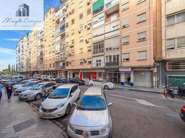 Pis amb balcó en venda a Calle Angel Barrios 2