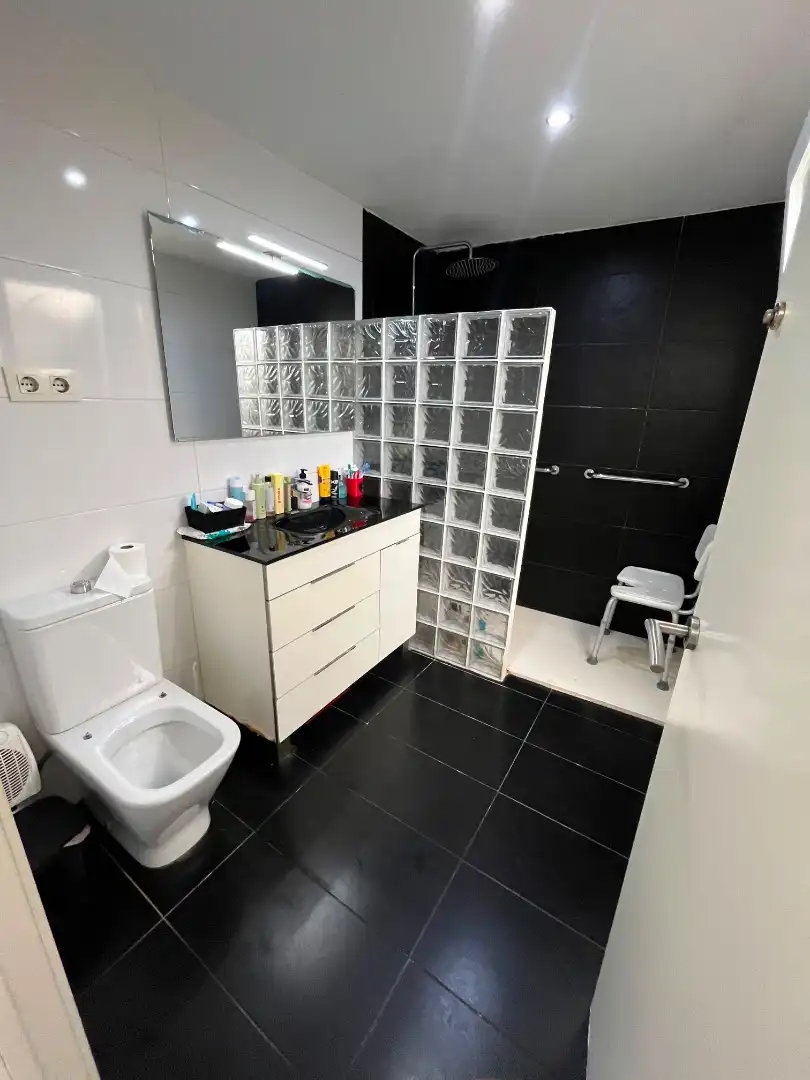 Baño de Planta baja en venta en Tarragona con Calefacción, Parquet y Terraza