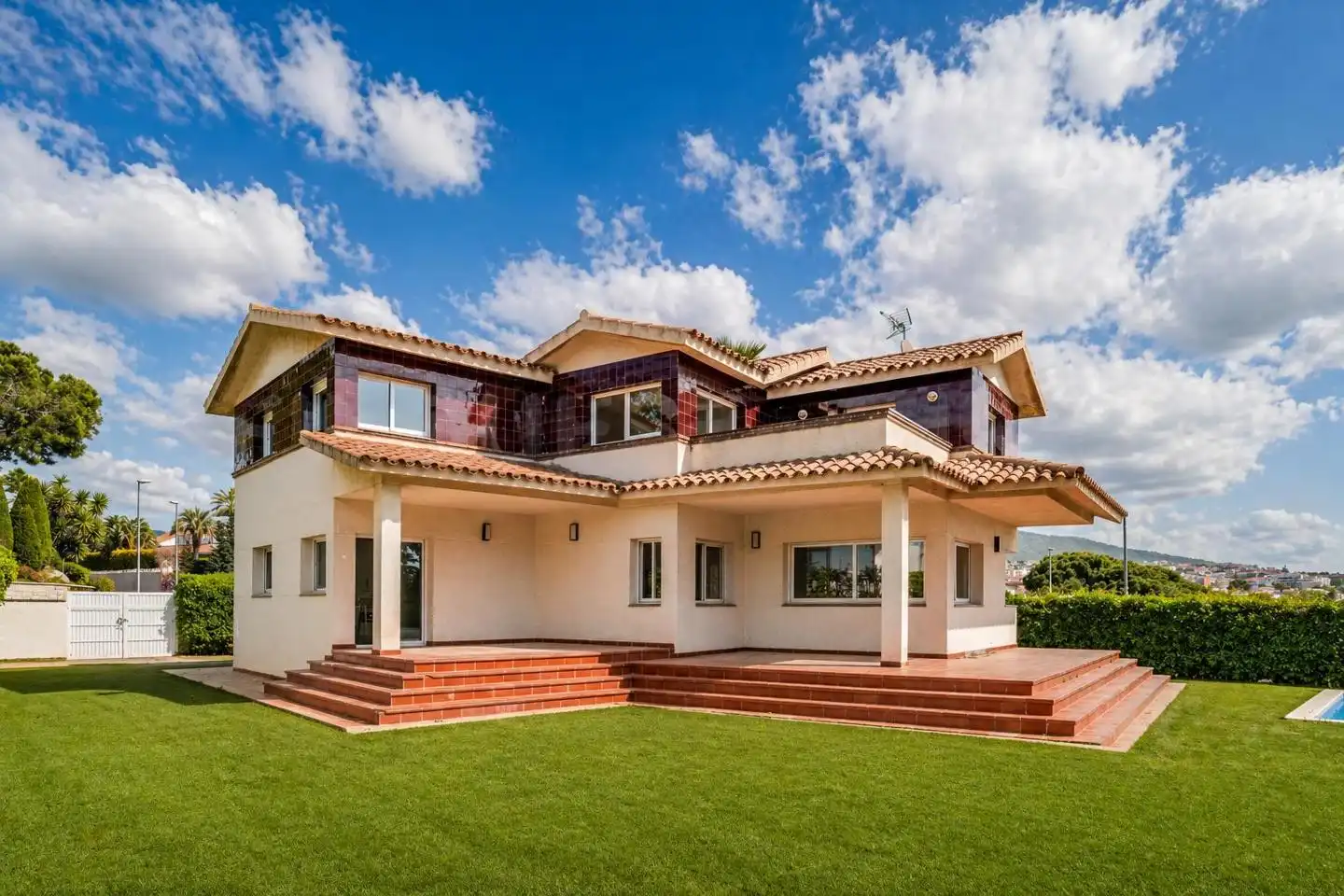 Vista exterior de Casa o xalet en venda en El Masnou amb Calefacció, Jardí privat i Terrassa