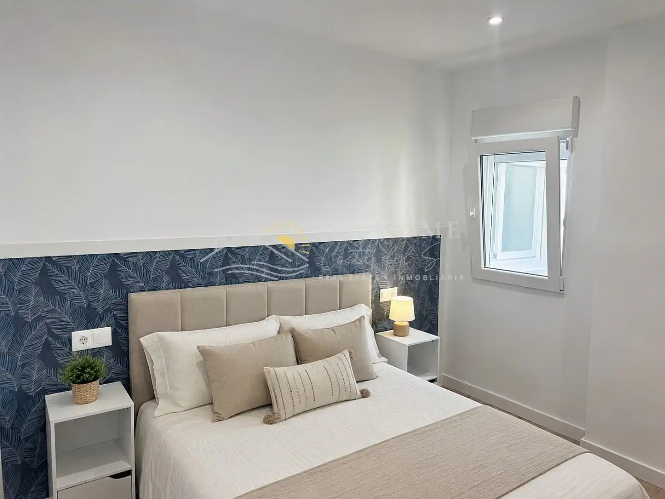 Dormitori de Apartament en venda en Nerja amb Terrassa, Piscina i Forn