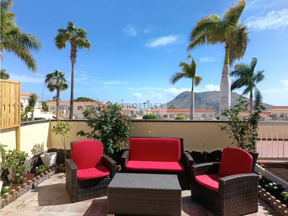 Terrasse von Wohnungen zum Verkauf in Arona mit Terrasse, Schwimmbad und Möbliert
