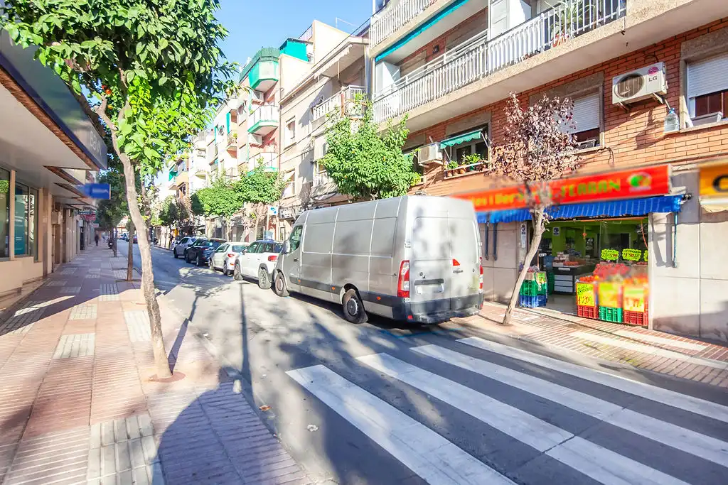 Solvia Inmobiliaria  Locales Cornellà de Llobregat, imatge 3