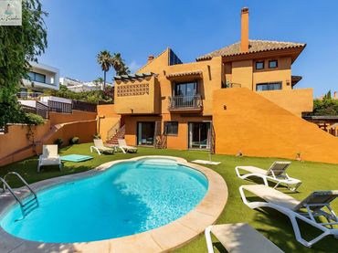 Villa avec balcon à vendre à La Capellanía - El Higuerón