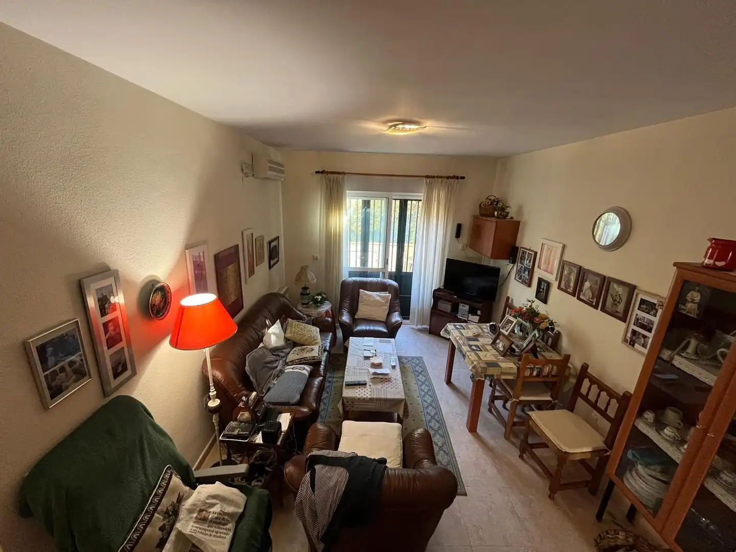 Sala de estar de Casa adosada en venta en Cáceres con Aire acondicionado, Calefacción y Terraza