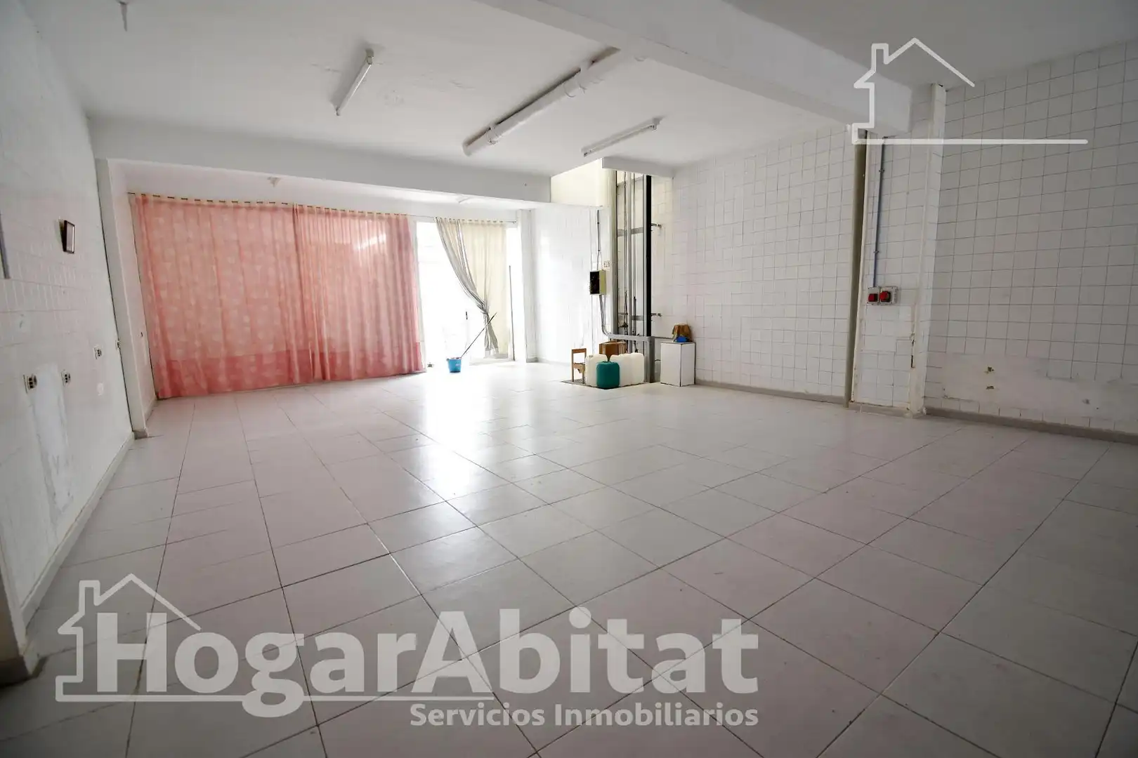 Casa adosada en venta en Cheste con Terraza, Trastero y Balcón