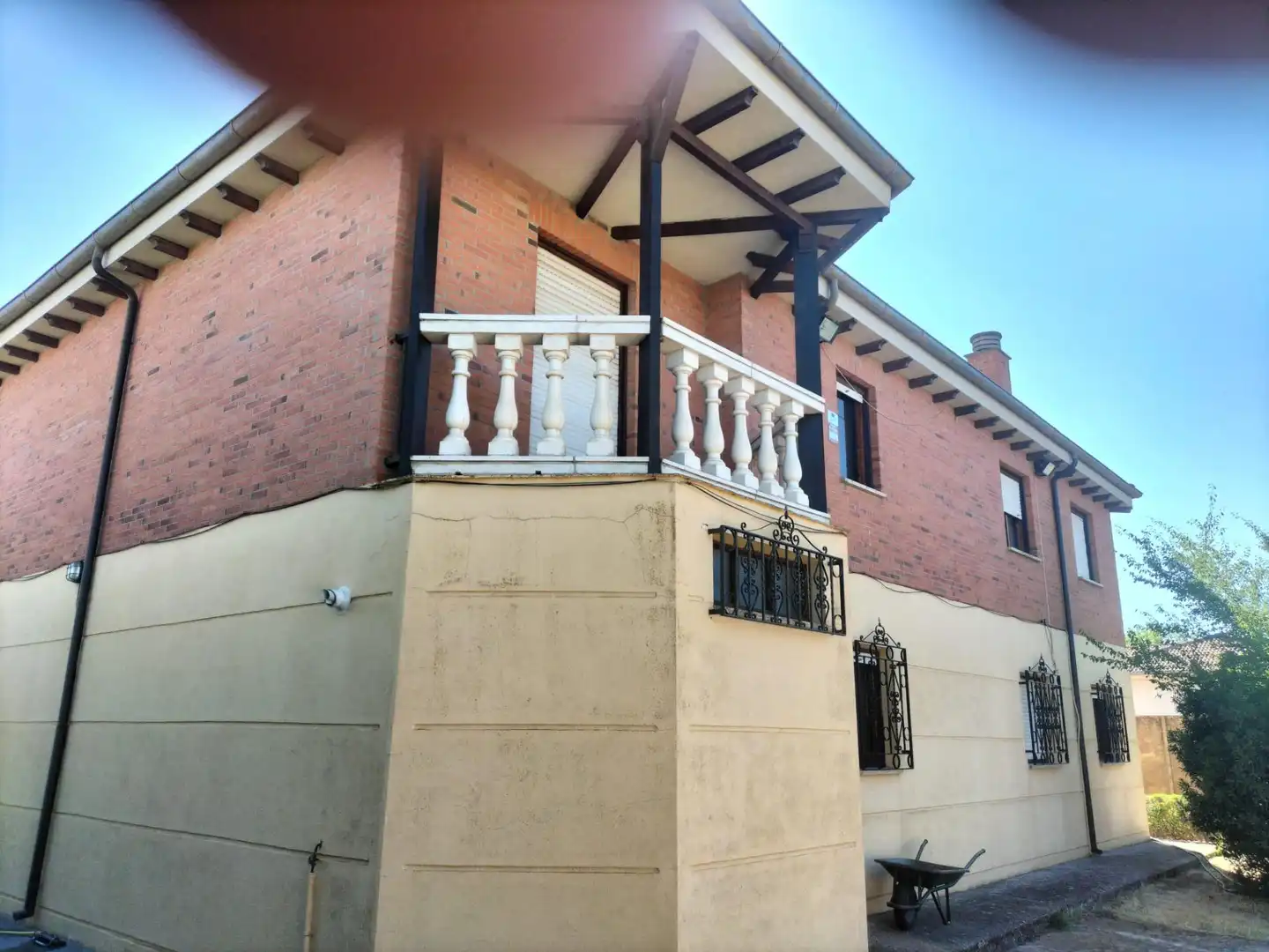 Vista exterior de Casa o xalet en venda en Melgar de Fernamental amb Calefacció, Jardí privat i Terrassa