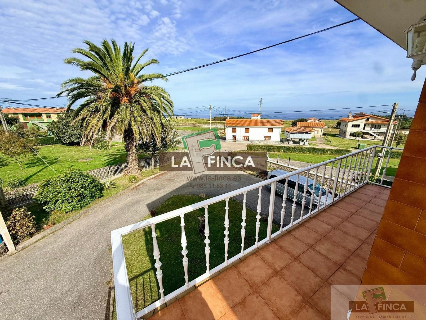 Vista exterior de Piso en venta en Cudillero con Calefacción, Terraza y Trastero