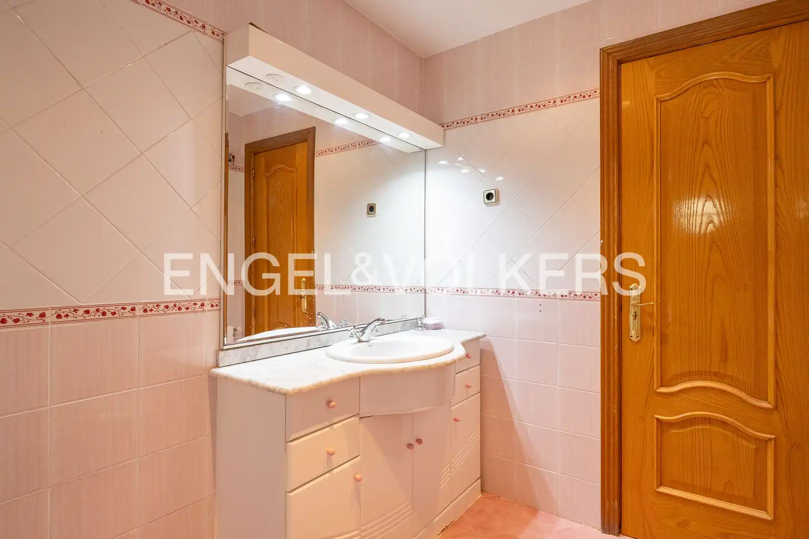 Baño de Casa o chalet en venta en Móstoles con Calefacción, Jardín privado y Parquet