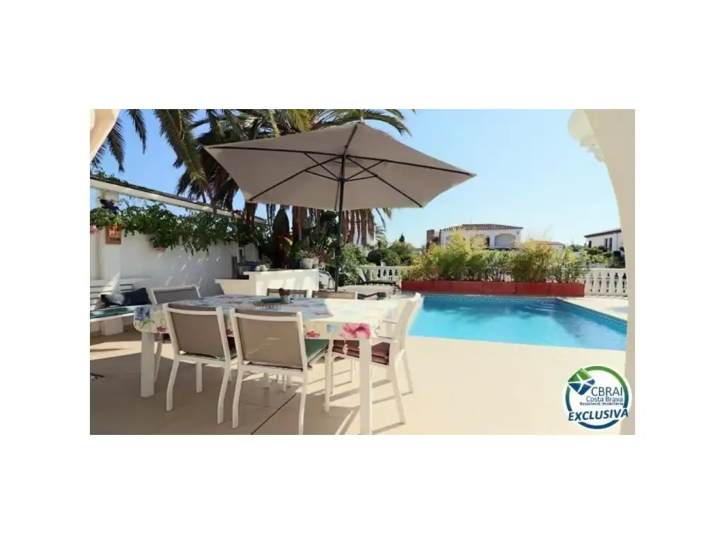 Casa con piscina en venta en Carrer Norfeu, imagen 4