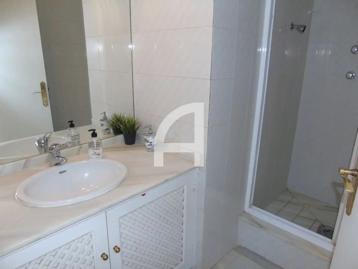 Badezimmer von Dachboden zum Verkauf in Mijas mit Klimaanlage, Heizung und Terrasse