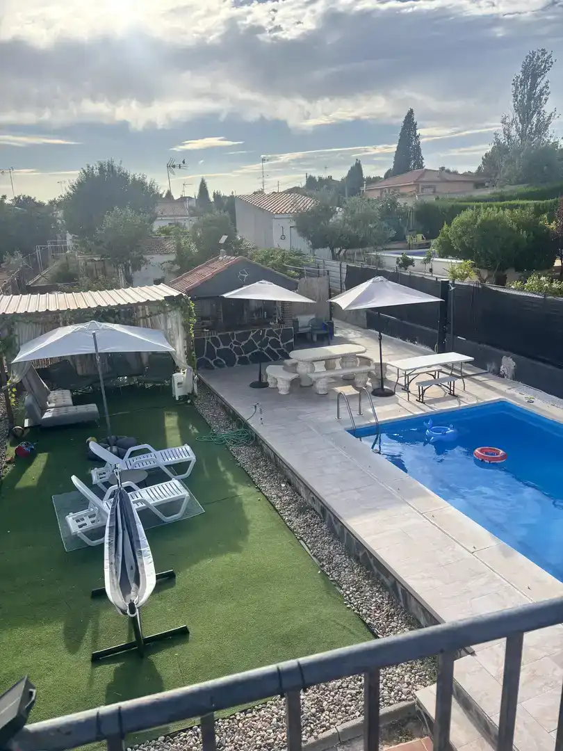 Terrassa de Casa o xalet en venda en Yuncos amb Aire condicionat i Piscina