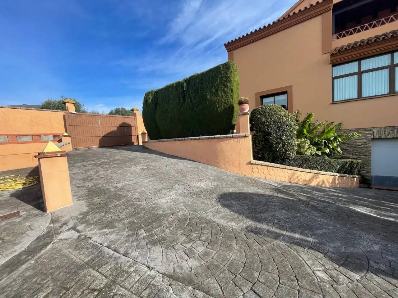Vista exterior de Finca rústica en venda en Estepona amb Aire condicionat, Calefacció i Jardí privat