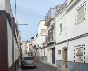 Vista exterior de Casa adosada en venda en  Sevilla Capital amb Terrassa