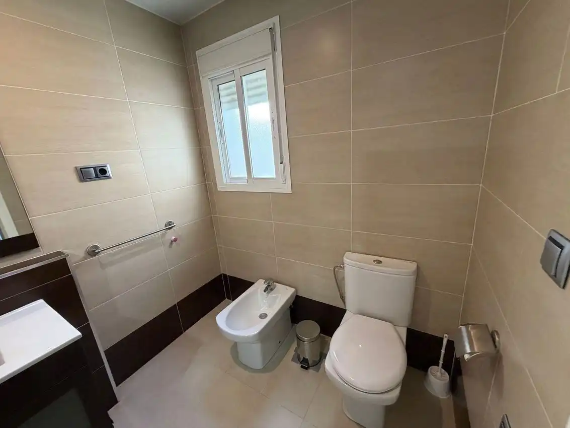 Baño de Piso en venta en La Puebla de Cazalla con Aire acondicionado