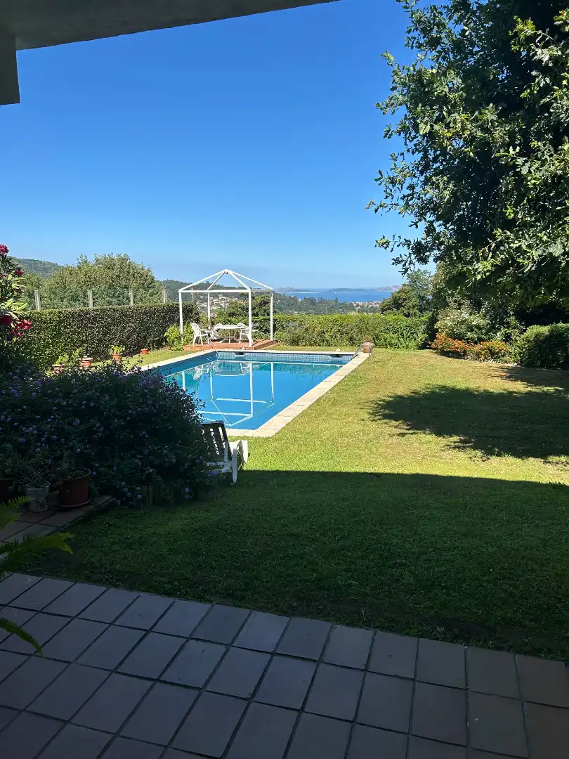 Piscina de Casa o chalet en venta en Vigo  con Calefacción, Jardín privado y Parquet
